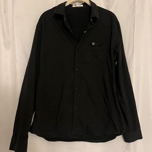 Men’s Black Long-Sleeved Button-Up